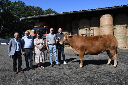 La sous-préfète visite une ferme modèle