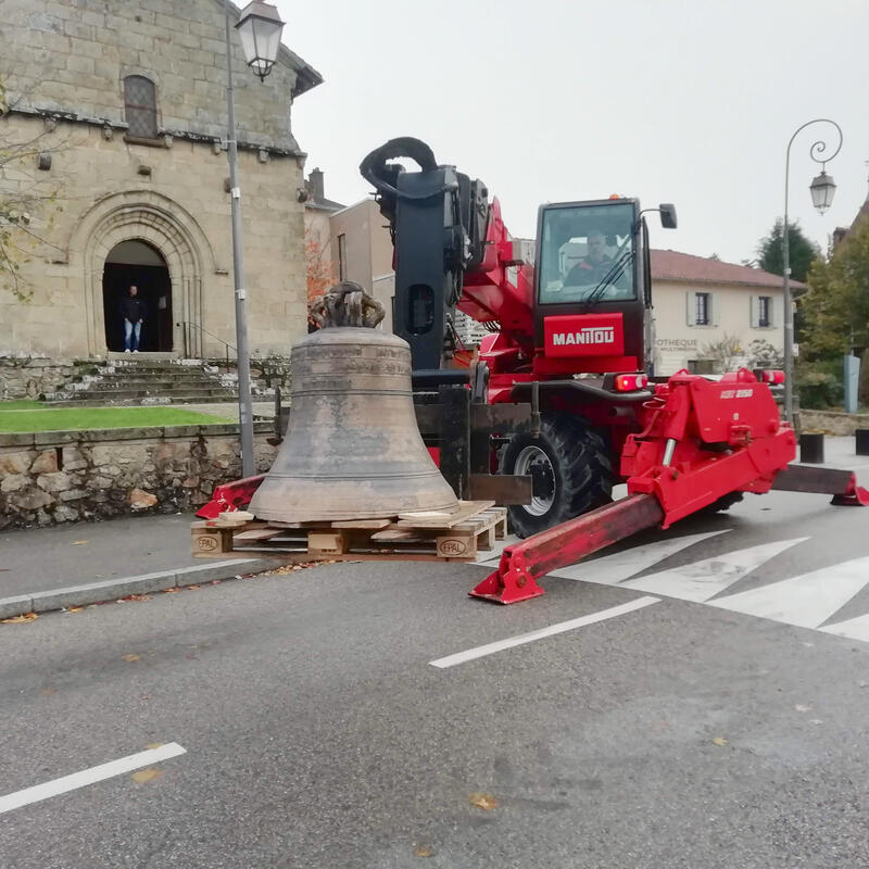 La cloche de l'église de Boisseuil date du 16e siècle. À l'époque il était de coutume d'inscrire le nom du roi à côté de la date, en l’occurrence François 1er. 