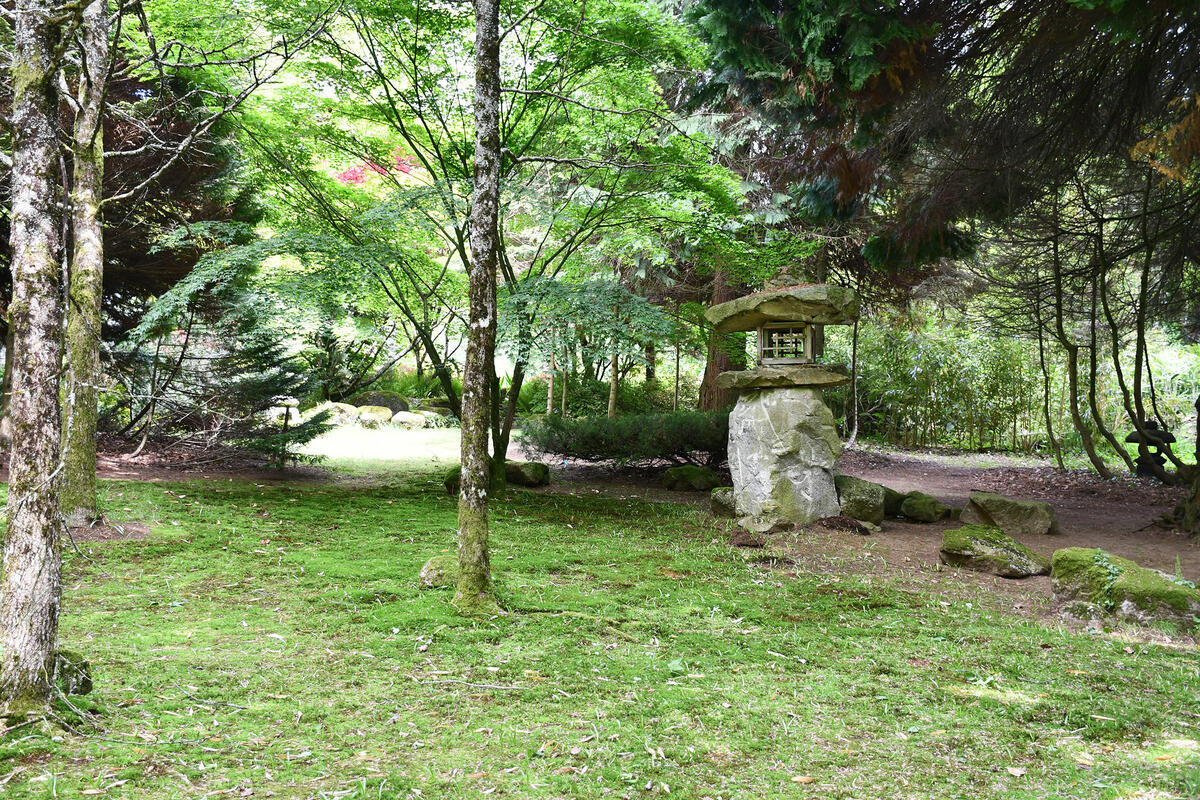 Francis et Arlette léobon sont ensemble à l'origine de ce jardin hors du commun, même si Arlette souligne qu'il est "exclusivement" l'œuvre de son mari. 