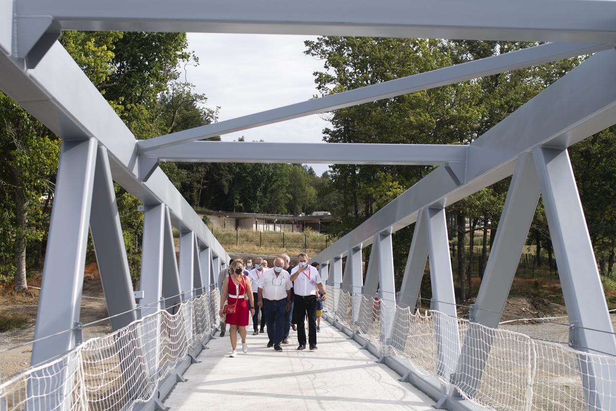 Passerelle de Saint-Pardoux. Les élus font leurs premiers pas.