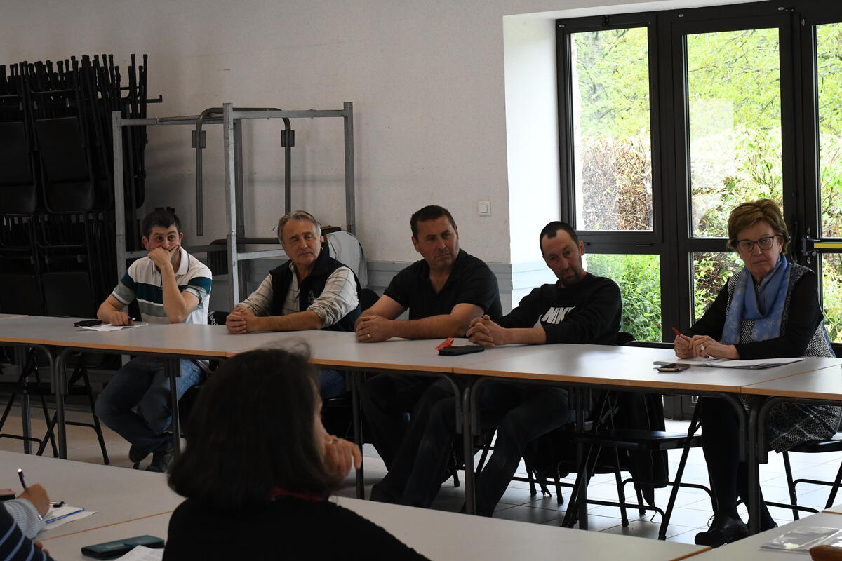 Philippe François, vice-présideznt du PNR encharge des milieux aquatiques, a présidé cette réunion dans sa commune de Firbeix.